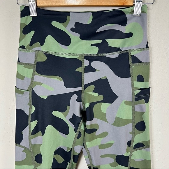 Zyia Green Camo Light N Tight High Rise 7/8 25" Leggings Size 4 - Picture 2 of 10